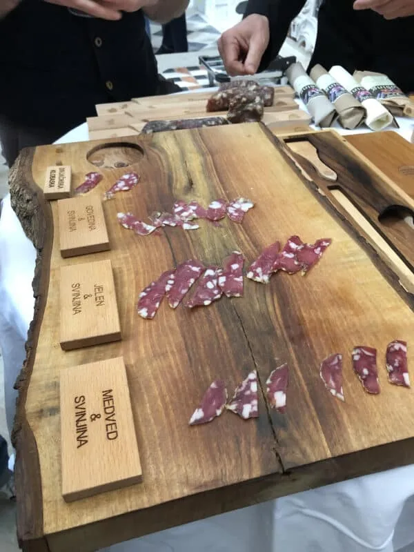 Szene vom Orange Wine Festival in Izola