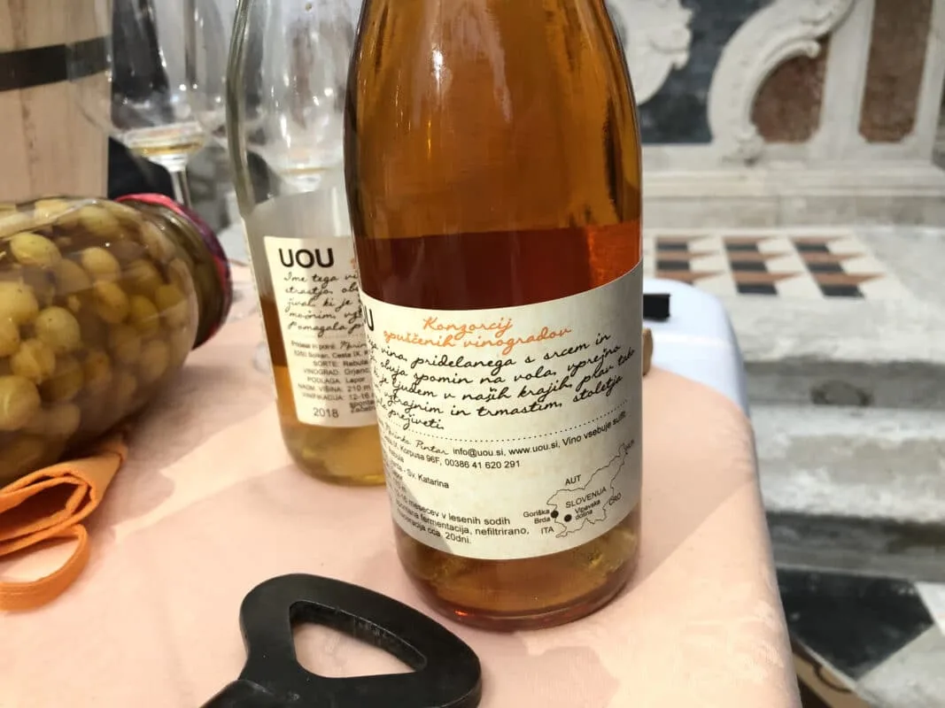 Szene vom Orange Wine Festival in Izola